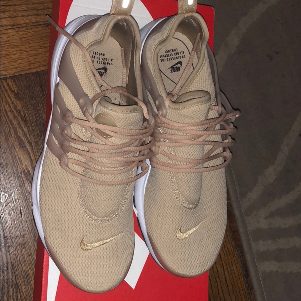 Nike Air Presto Women in Nude